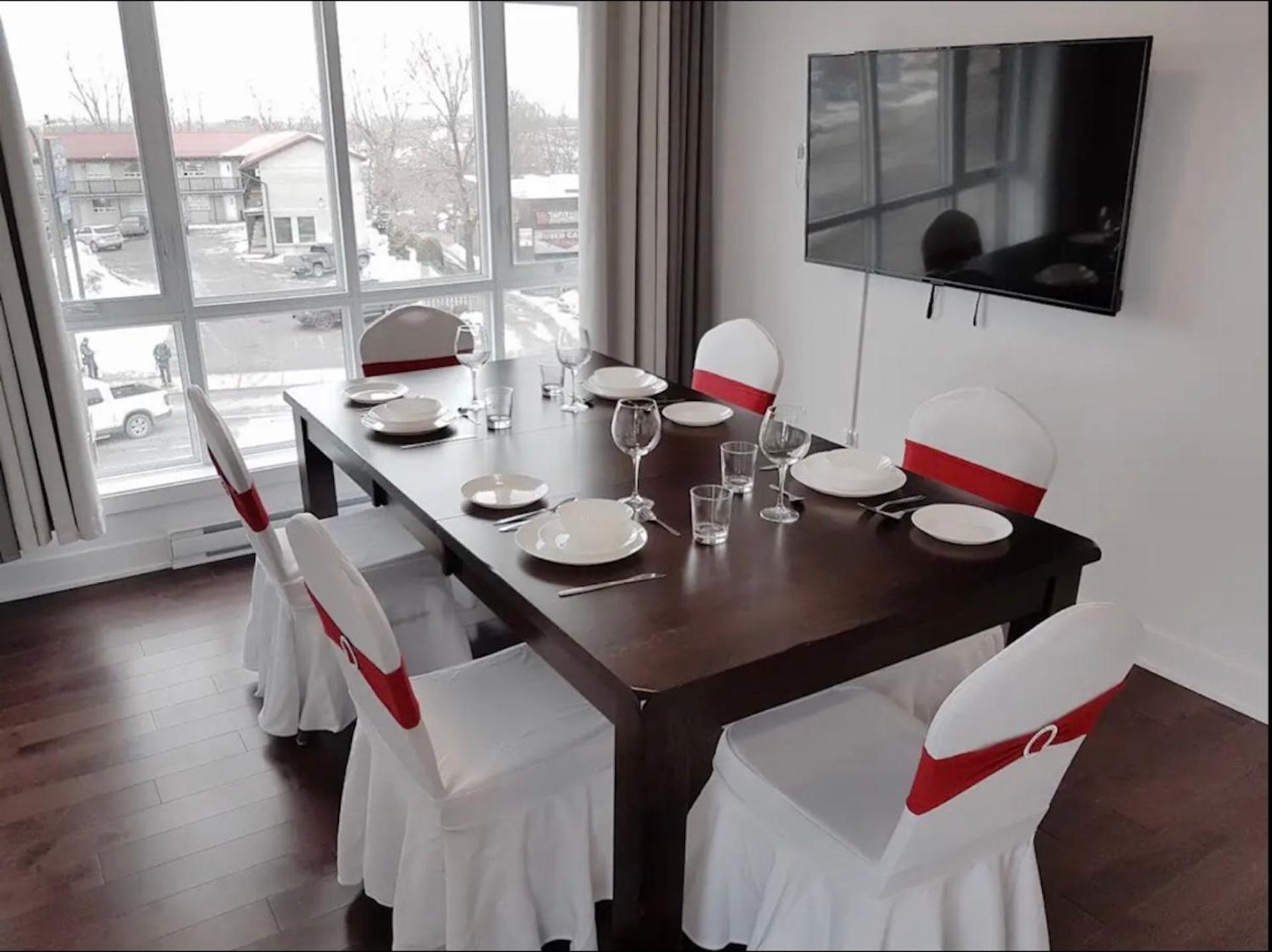 Le Bijou Airhome One Or Two Bedroom Suite Монреал Екстериор снимка